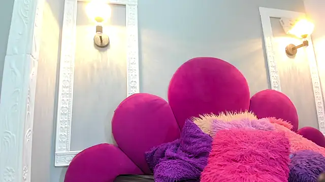 Bonniie 22 online show from 8, 4, 2026