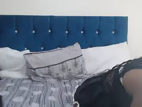 SPICYMOMMYxx online show from 18, 3, 2025