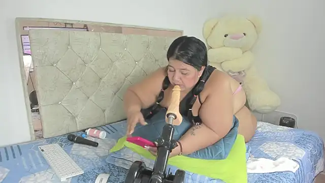 LunaaSweett online show from 16, 4, 2026