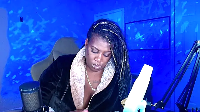 Snapshot of lovelyenigma365 chatting on 5, 5, 2026 lovelyenigma365 online show from 5, 5, 2026