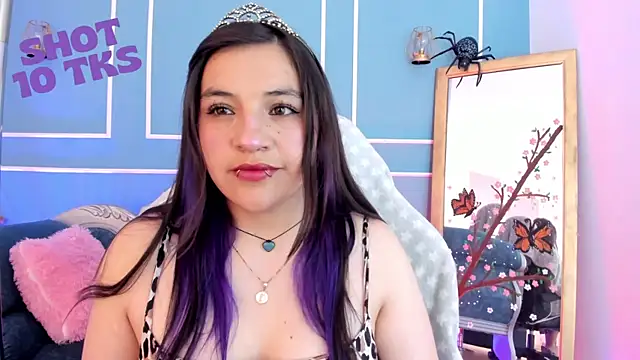 Snapshot of TaraTaylorr chatting on 6, 5, 2026 TaraTaylorr online show from 6, 5, 2026