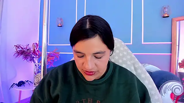 Snapshot of TaraTaylorr chatting on 12, 5, 2026 TaraTaylorr online show from 12, 5, 2026