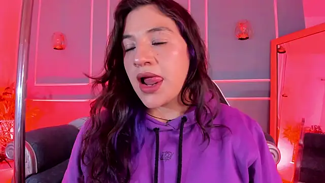 TaraTaylorr online show from 4, 12, 2025