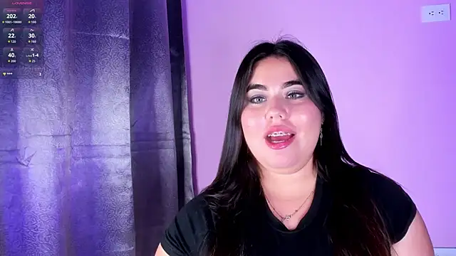 Snapshot of MadissonLee__ chatting on 8, 10, 2025 MadissonLee online show from 8, 10, 2025