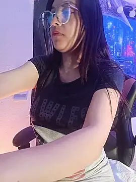 MiaStarts online show from 12, 10, 2025