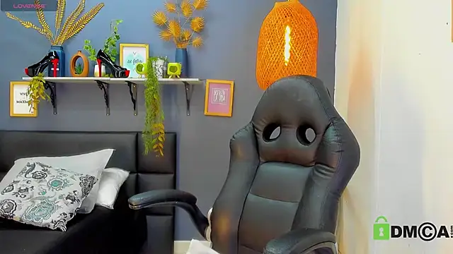 yessila parker online show from 4, 4, 2026