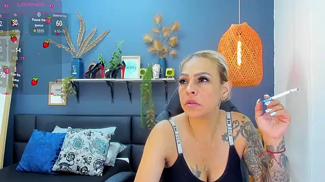 Snapshot of yessila_parker chatting on 6, 6, 2026 yessila parker online show from 6, 6, 2026