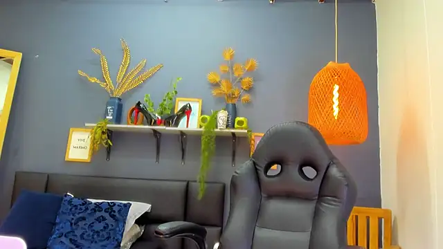 Snapshot of yessila_parker chatting on 19, 7, 2026 yessila parker online show from 19, 7, 2026