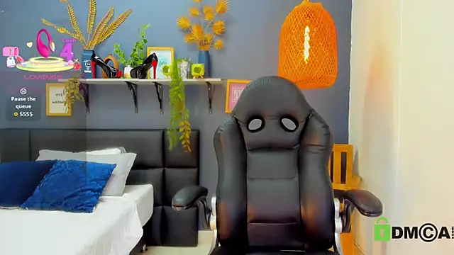 yessila parker online show from 14, 4, 2026