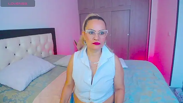CarolinneFiotti online show from 4, 10, 2025