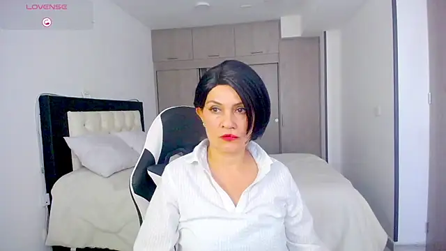 Snapshot of CarolinneFiotti chatting on 29, 11, 2025 CarolinneFiotti online show from 29, 11, 2025