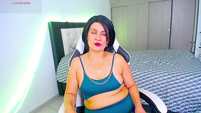 Snapshot of CarolinneFiotti chatting on 24, 11, 2025 CarolinneFiotti online show from 24, 11, 2025