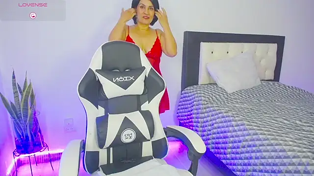 Snapshot of CarolinneFiotti chatting on 19, 10, 2025 CarolinneFiotti online show from 19, 10, 2025