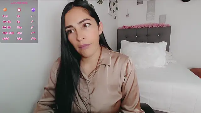 luna lgomez  online show from 14, 1, 2026