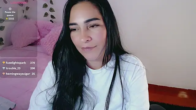 luna lgomez  online show from 1, 3, 2025
