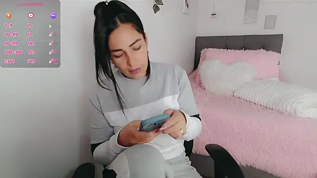 luna lgomez  online show from 19, 12, 2025