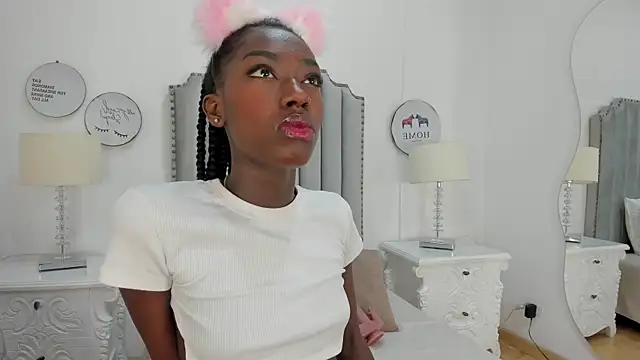 Snapshot of SamantaMarquez chatting on 22, 10, 2025 SamantaMarquez online show from 22, 10, 2025