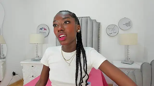 Snapshot of SamantaMarquez chatting on 14, 10, 2025 SamantaMarquez online show from 14, 10, 2025