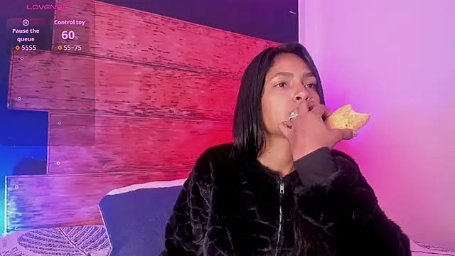 Fernanda liie  online show from 3, 6, 2026