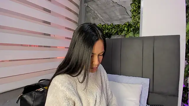 Fernanda liie  online show from 15, 12, 2025