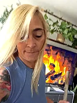 Snapshot of Sara_Valkyri chatting on 19, 9, 2025 Sara Valkyri online show from 19, 9, 2025