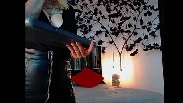 Snapshot of Sara_Valkyri chatting on 7, 3, 2025 Sara Valkyri online show from 7, 3, 2025