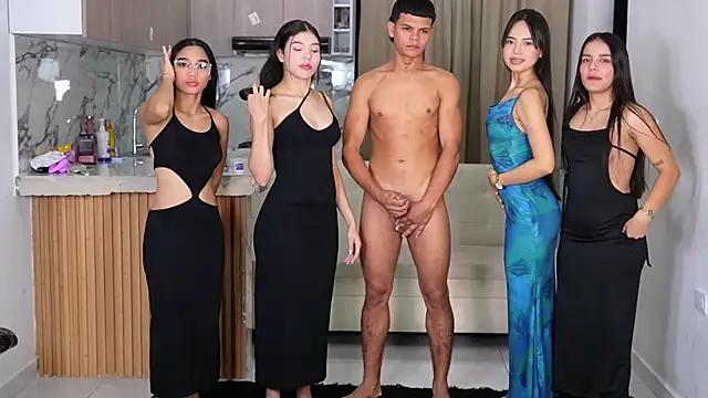 Snapshot of Petiteess chatting on 18, 10, 2025 Petiteess online show from 18, 10, 2025