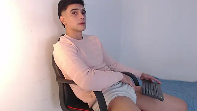 Snapshot of adam_levis17 chatting on 7, 11, 2025 adam levis17 online show from 7, 11, 2025