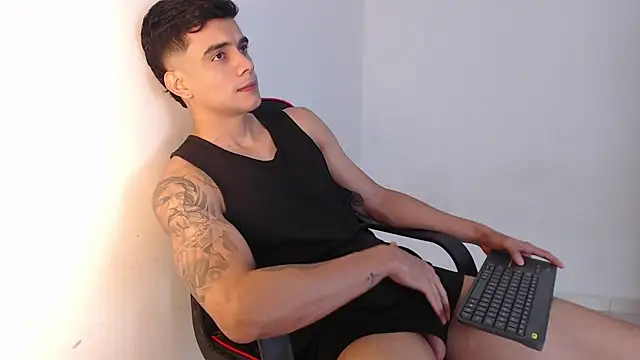 Snapshot of adam_levis17 chatting on 24, 10, 2025 adam levis17 online show from 24, 10, 2025