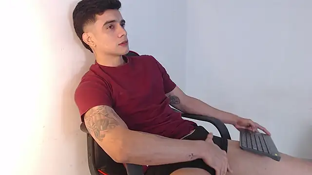 Snapshot of adam_levis17 chatting on 26, 10, 2025 adam levis17 online show from 26, 10, 2025