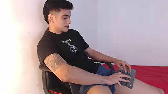 Snapshot of adam_levis17 chatting on 30, 10, 2025 adam levis17 online show from 30, 10, 2025