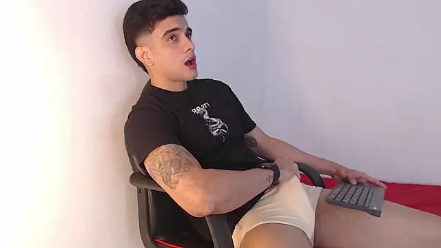 Snapshot of adam_levis17 chatting on 29, 11, 2025 adam levis17 online show from 29, 11, 2025