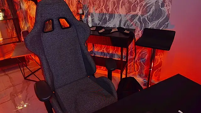 OliviaMcClean online show from 13, 11, 2025