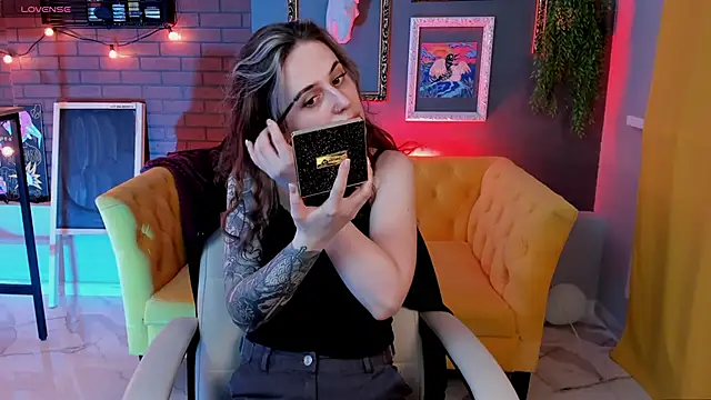 OliviaMcClean online show from 6, 11, 2025