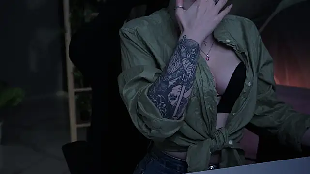 OliviaMcClean online show from 23, 11, 2025