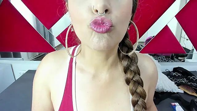 Snapshot of nicollewayne10 chatting on 17, 10, 2025 nicollewayne10 online show from 17, 10, 2025