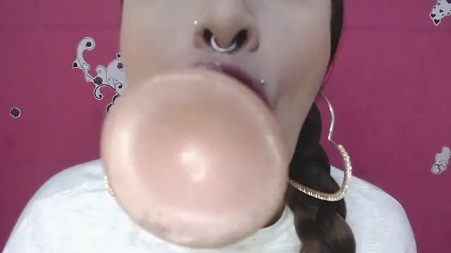 nicollewayne10 online show from 28, 2, 2025