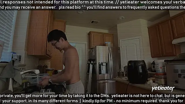 Snapshot of yetieater chatting on 29, 5, 2026 yetieater online show from 29, 5, 2026