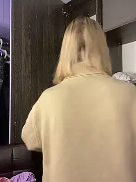 Snapshot of amorearte_m chatting on 12, 3, 2025 amorearte m online show from 12, 3, 2025