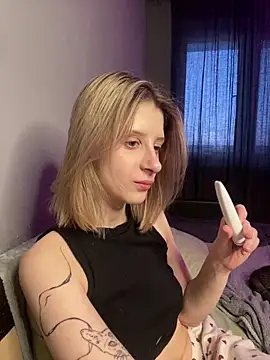 Snapshot of amorearte_m chatting on 9, 3, 2025 amorearte m online show from 9, 3, 2025