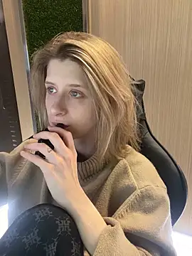 Snapshot of amorearte_m chatting on 12, 3, 2025 amorearte m online show from 12, 3, 2025