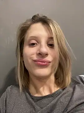 Snapshot of amorearte_m chatting on 1, 3, 2025 amorearte m online show from 1, 3, 2025