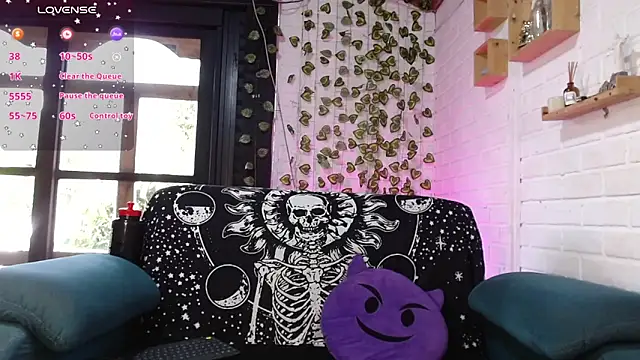 LiraSonnett online show from 4, 2, 2026