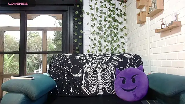 LiraSonnett online show from 21, 10, 2025