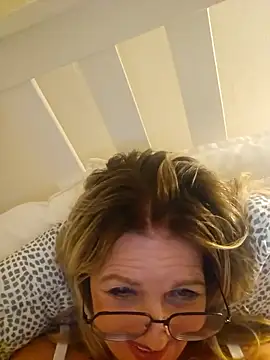 Snapshot of Melody73 chatting on 25, 10, 2025 Melody73 online show from 25, 10, 2025