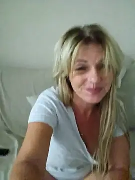 Snapshot of Melody73 chatting on 21, 10, 2025 Melody73 online show from 21, 10, 2025