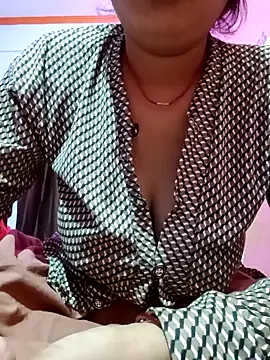 Snapshot of Beautiful_Puja chatting on 9, 3, 2025 Beautiful Puja online show from 9, 3, 2025