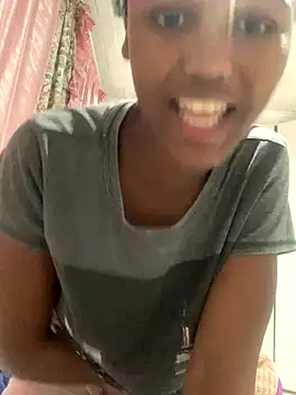 Snapshot of teen_liyah chatting on 8, 10, 2025 teen liyah online show from 8, 10, 2025