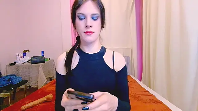 Nicole Redfields online show from 10, 11, 2025