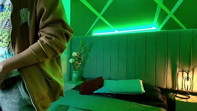 Snapshot of Andrew_Wolff chatting on 29, 10, 2025 Andrew Wolff online show from 29, 10, 2025